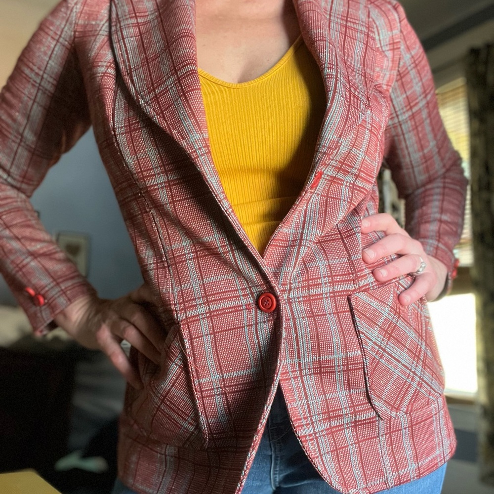 Vintage red button blazer. Good condition.